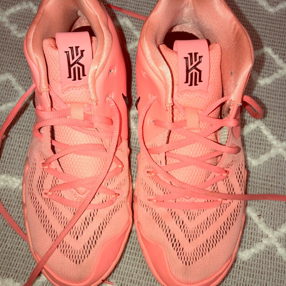 Size 7Y Nike KD Basketball Shoes